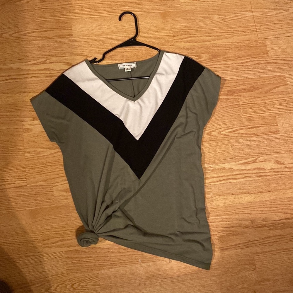 ❌sold❌ Zenana boutique tee